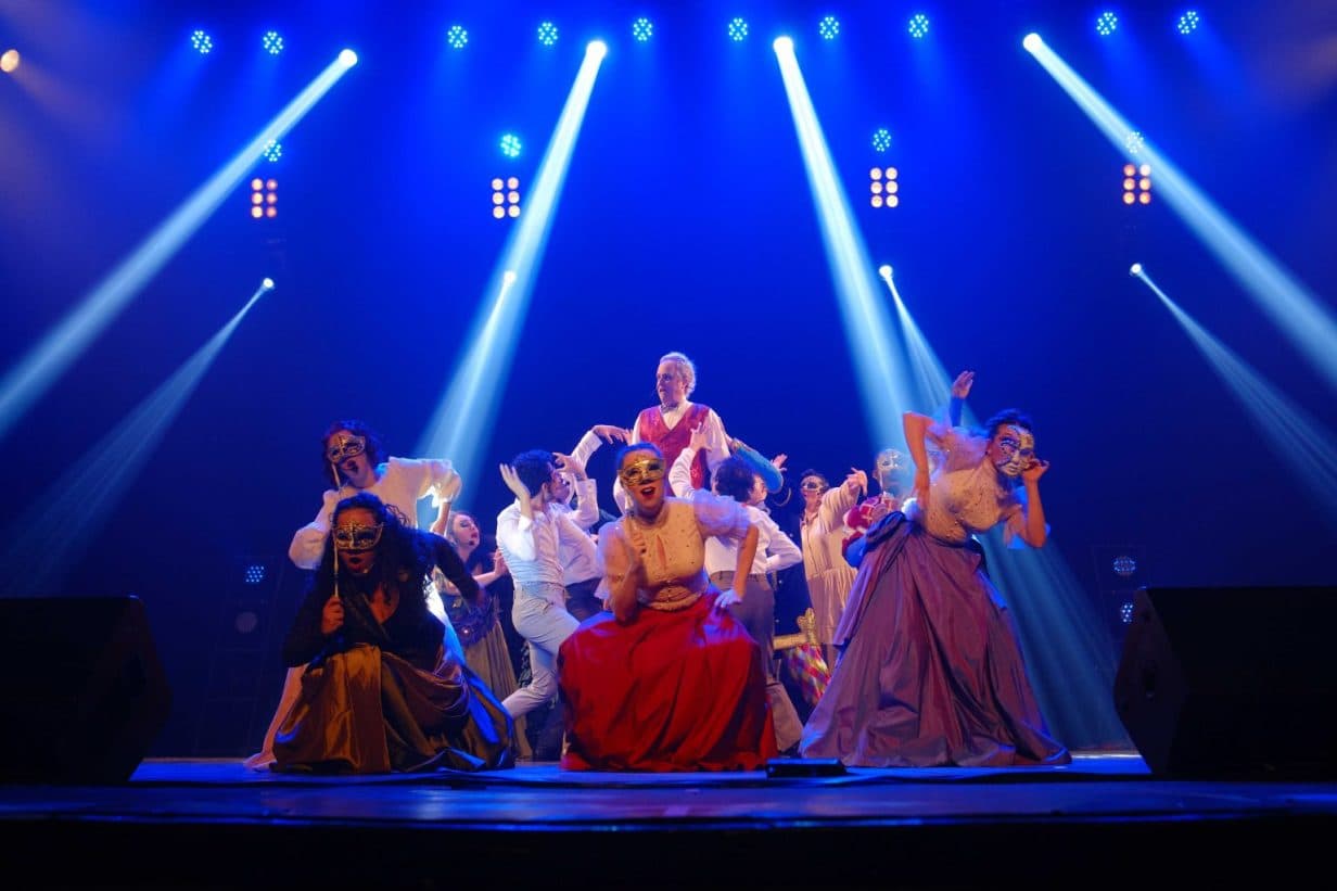 Capa da crítica do 53º Fenata